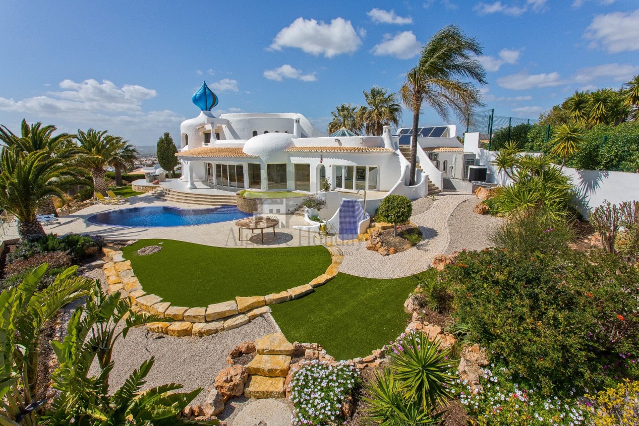 Stunning 3 bedroom villa with A/C, WiFi and Sea Views