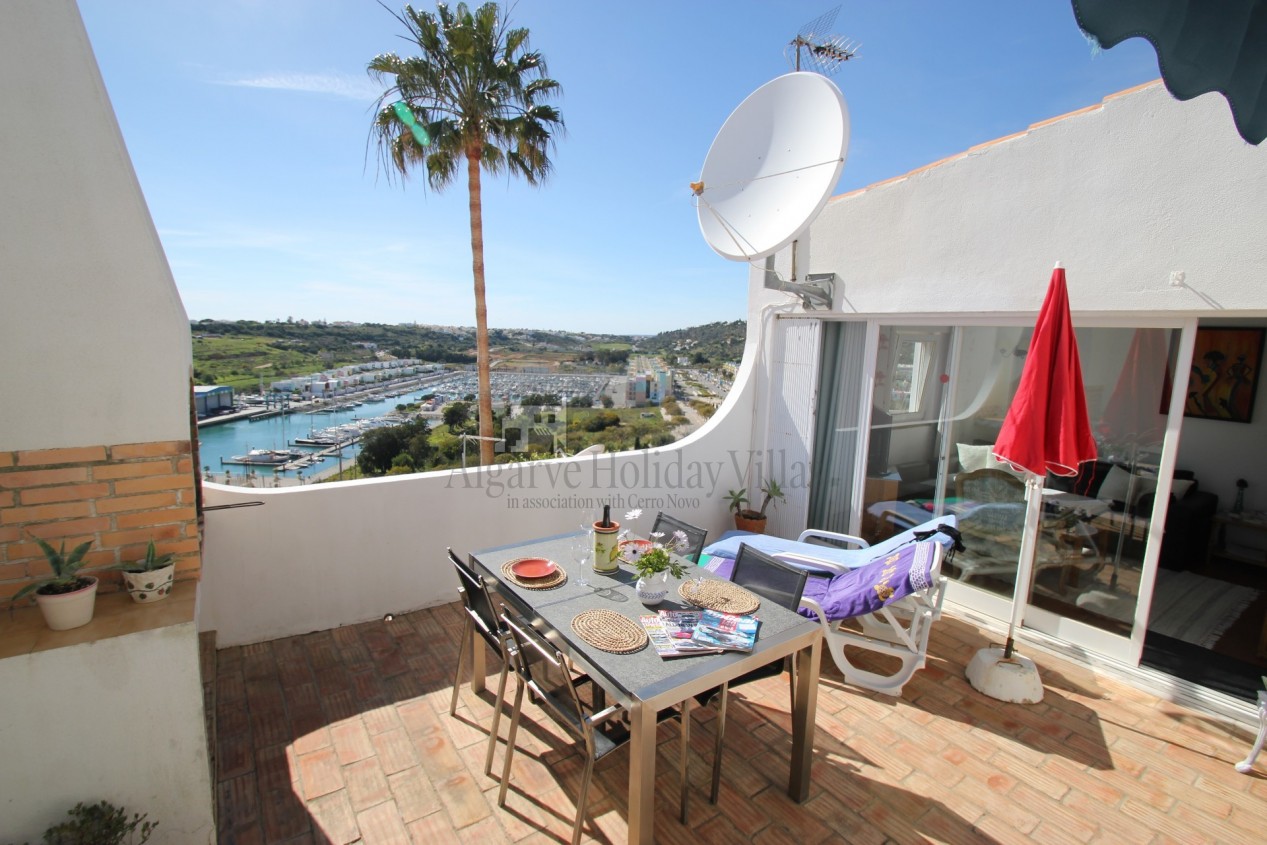 3 bedroom bungalow with lovely sea/marina views, A/C and wifi