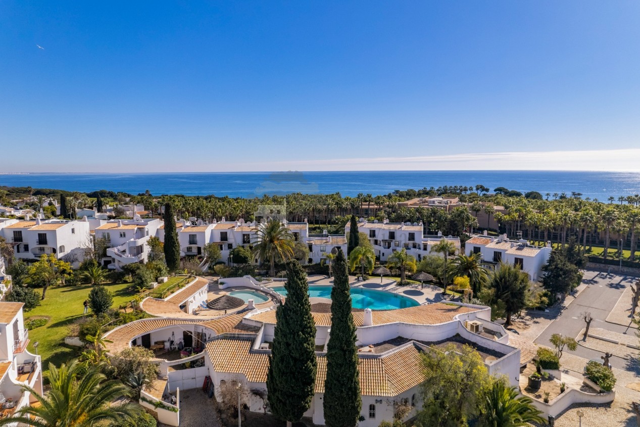 Beautiful 2 bedroom seaview apartment, air con, 